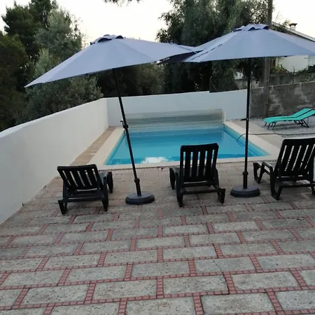 Catloc & Kitcat Local Aparthotel 3*