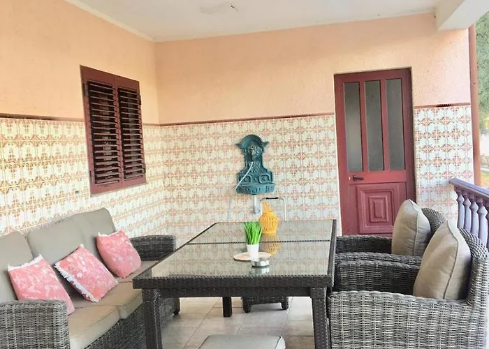 Catloc & Kitcat Local